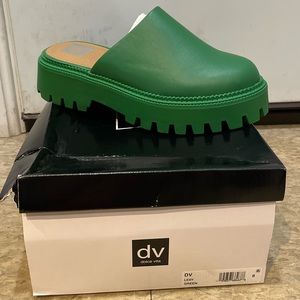 DV by Dolce Vita Lexy Lug Clog (Women)
Green size 8 Brand new!!